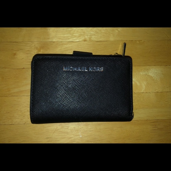 Michael Kors Handbags - Michael Kors Jet Set Wallet